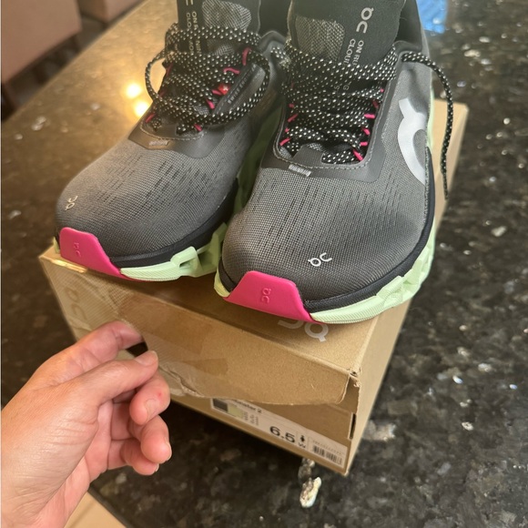 Cloud Monster 2 / On Running Charcoal and Mint Shoes - Picture 5 of 6